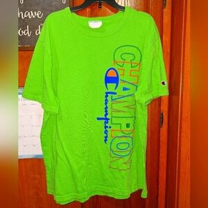 Vintage Champion Green Graphic T-Shirt in a men's size large. Pre-loved